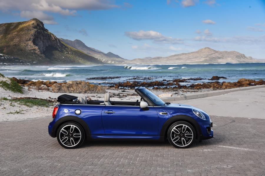  Mini Cooper S Cabrio (F57) 2018 года  (ZA) (фото 12 из 35)